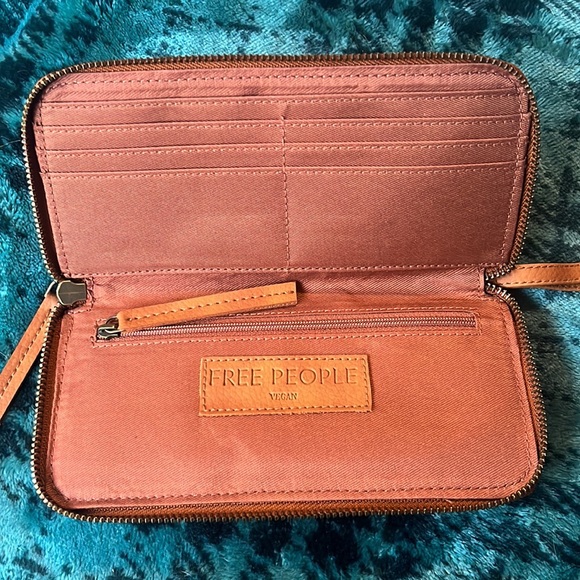 Free People Vegan Leather Wallet - Picture 4 of 4
